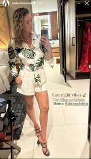 Amanda Balionis Renner feet photo 5
