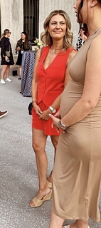 Amanda Balionis Renner feet photo 1