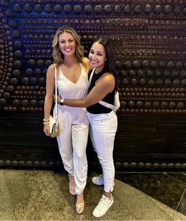 Amanda Balionis Renner feet photo 18