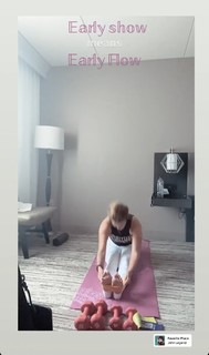 Amanda Balionis Renner feet photo 15