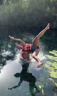 Amanda Balionis Renner feet photo 12