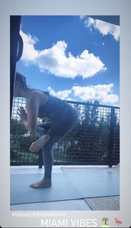 Amanda Balionis Renner feet photo 11