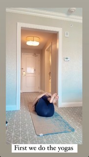 Amanda Balionis Renner feet photo 7