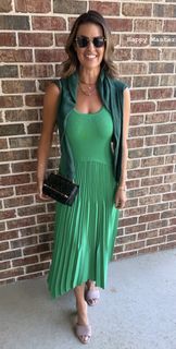 Amanda Balionis Renner feet photo 2
