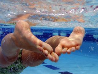 Amanda Beard feet photo 6