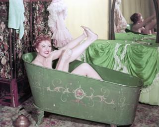 Amanda Blake feet photo 5