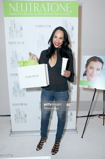 Amanda Brugel feet photo 1