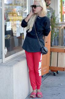 Amanda Bynes feet photo thumbnail