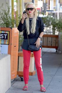 Amanda Bynes feet photo thumbnail