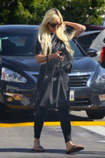 Amanda Bynes feet photo thumbnail