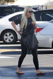 Amanda Bynes feet photo thumbnail