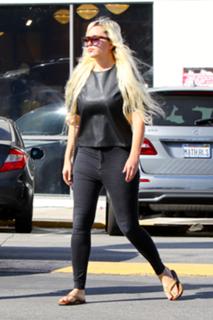 Amanda Bynes feet photo thumbnail