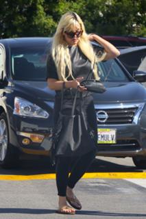 Amanda Bynes feet photo thumbnail