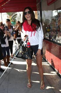 Amanda Bynes feet photo thumbnail