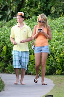 Amanda Bynes feet photo thumbnail