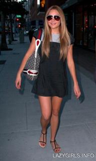 Amanda Bynes feet photo thumbnail