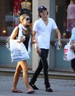 Amanda Bynes feet photo thumbnail