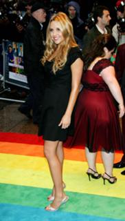 Amanda Bynes feet photo thumbnail