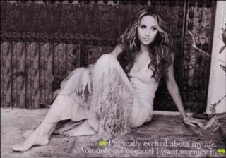 Amanda Bynes feet photo thumbnail
