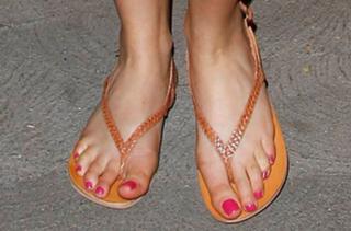 Amanda Bynes feet photo thumbnail