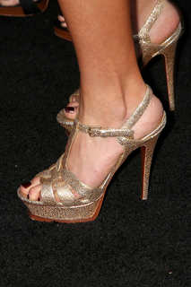 Amanda Bynes feet photo thumbnail