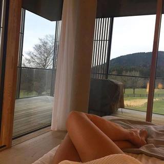 Amanda Byram feet photo 13