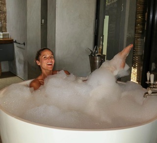 Amanda Byram feet photo 12