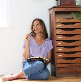 Amanda Byram feet photo 4