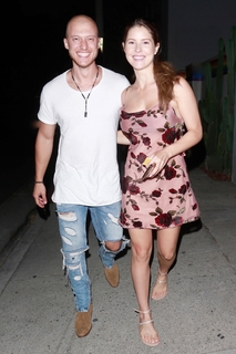 Amanda Cerny feet photo thumbnail