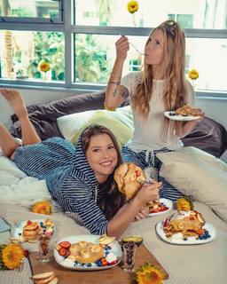 Amanda Cerny feet photo thumbnail