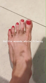 Amanda Cerny feet photo thumbnail