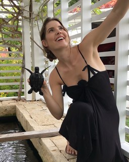 Amanda Cerny feet photo thumbnail