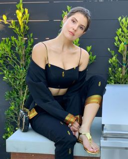 Amanda Cerny feet photo thumbnail