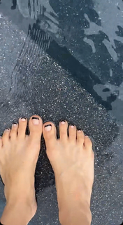 Amanda Cerny feet photo thumbnail