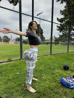 Amanda Cerny feet photo thumbnail