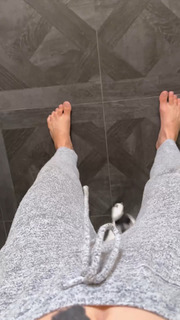 Amanda Cerny feet photo thumbnail