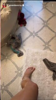 Amanda Cerny feet photo thumbnail