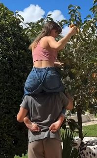 Amanda Cerny feet photo thumbnail