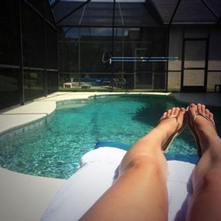 Amanda Clapham feet photo 7