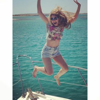 Amanda Clapham feet photo 14