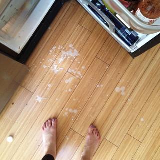 Amanda Crew feet photo thumbnail