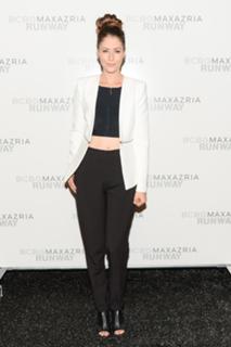 Amanda Crew feet photo thumbnail