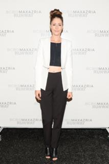 Amanda Crew feet photo thumbnail