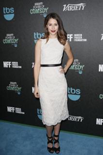 Amanda Crew feet photo thumbnail