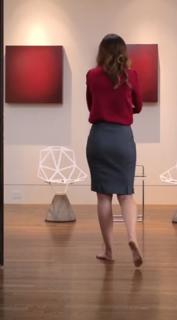 Amanda Crew feet photo thumbnail