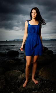 Amanda Crew feet photo thumbnail