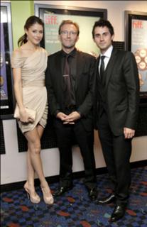 Amanda Crew feet photo thumbnail