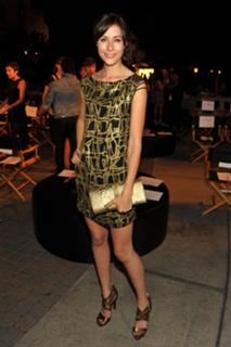 Amanda Crew feet photo thumbnail