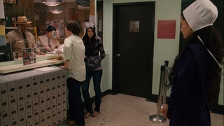 Amanda Crew feet photo thumbnail
