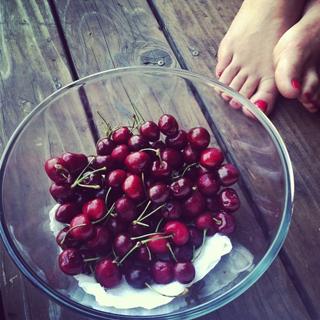 Amanda De Cadenet feet photo 17
